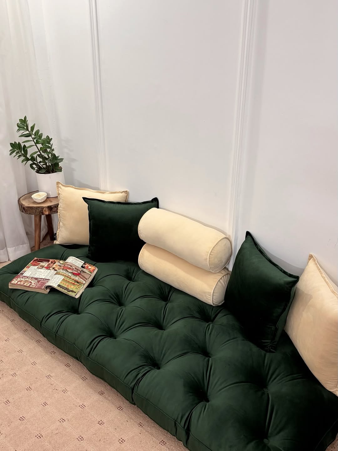 الجلسة الأرضية المخملية